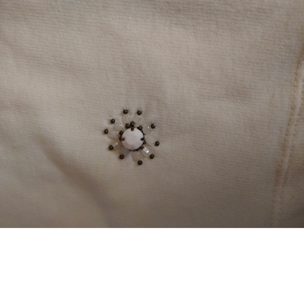 BANANA REPUBLIC - SIZE SMALL - WHITE SWEATER WITH EMBELLISHMENTS - Picture 3 of 5